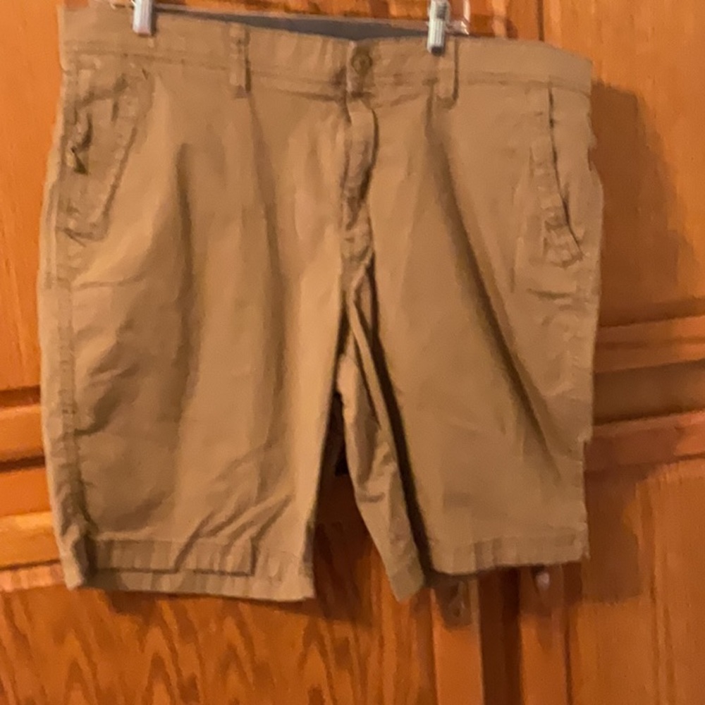 Good used mens weaatherproof  khaki shorts size 40